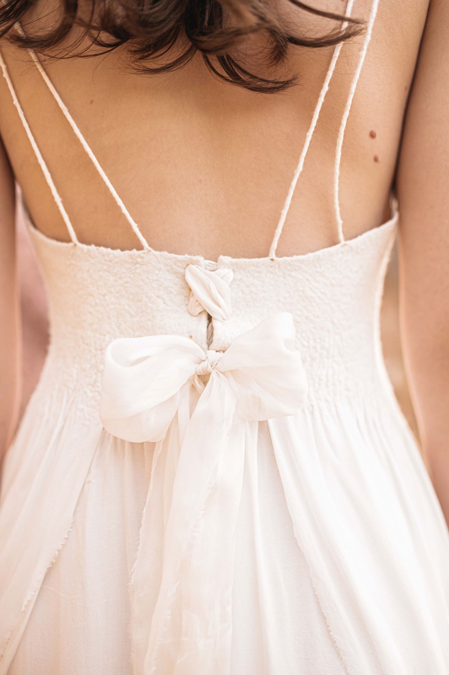 Lily menyasszonyi ruha selyem masni